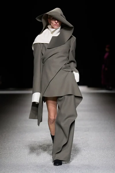Look 44